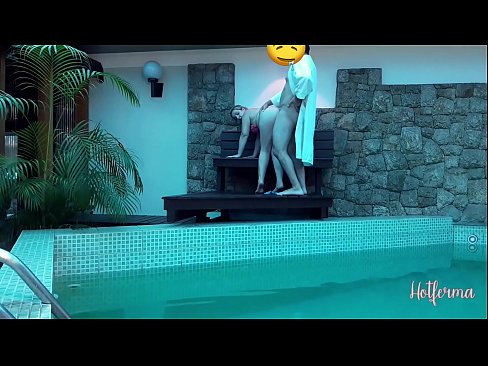 ❤️ Boss invitéiert Déngschtmeedchen an de Pool, mee konnt net engem waarm widderstoen ❤️❌ Schéine Porno bei eis ☑
